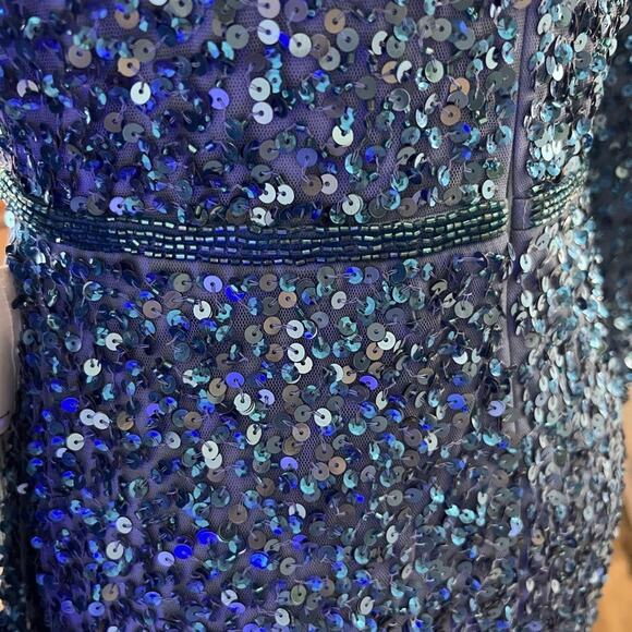 MAC DUGGAL PUFF SHOULDER SEQUINED SURPLICE GOWN - Picture 7 of 9